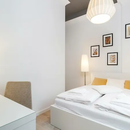 Arianska By Renters Prestige Apartment Krakow