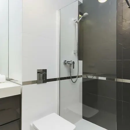 Arianska By Renters Prestige Apartament Kraków